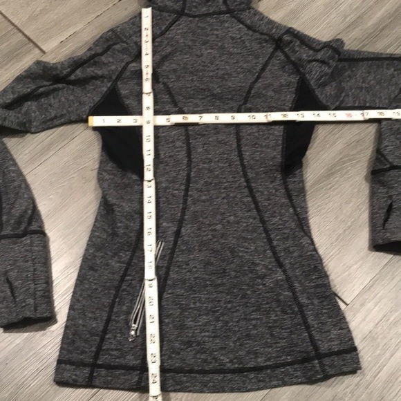 Lululemon Run: Back On Track Pullover size 4 - Picture 15 of 16